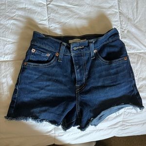 Levi high waisted jean shorts- w23